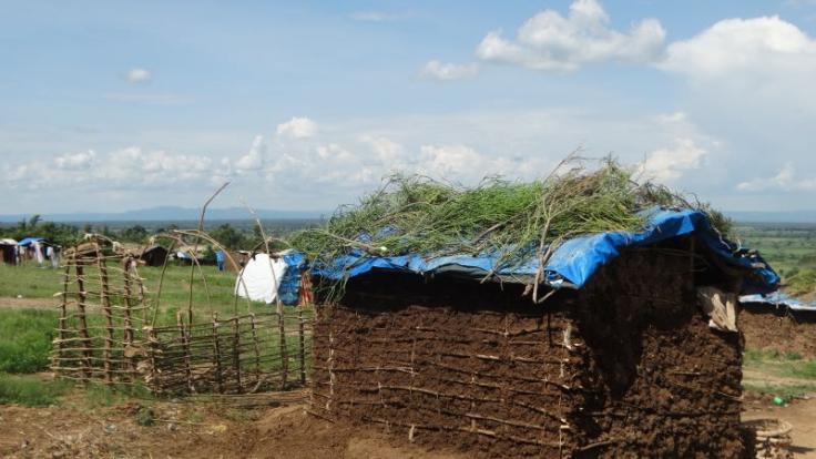 makeshift house-K5vowE1rdA.JPG